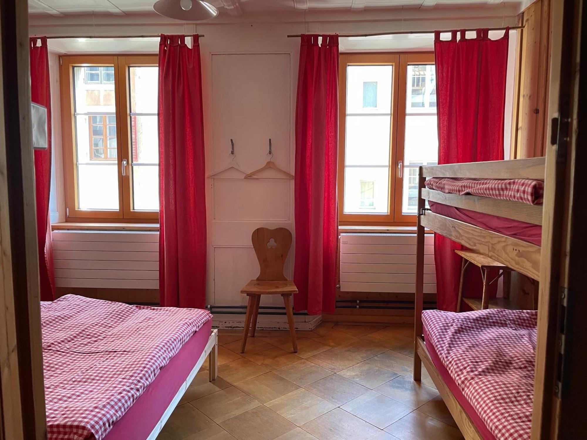 Maison La Coquille Ла-Шо-де-Фон Экстерьер фото